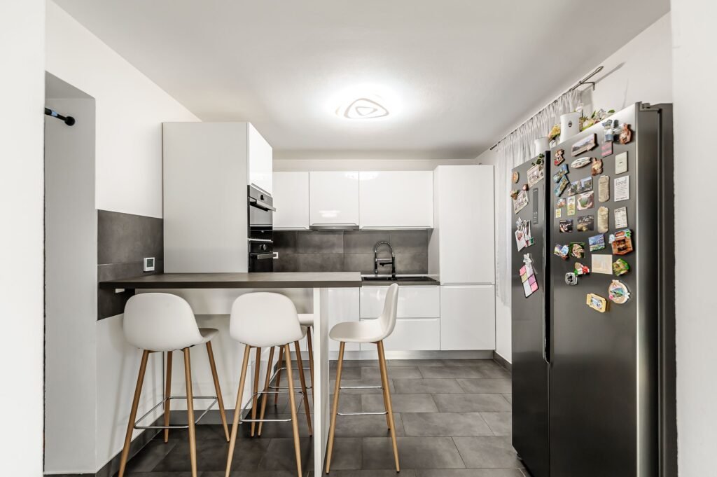 Casă modernă, finisaje premium – Vladimirescu, lângă Arad De vânzare Casă modernă, finisaje premium – Vladimirescu, lângă Arad în zona Arad 4 camere 3 dormitoare Arad 5