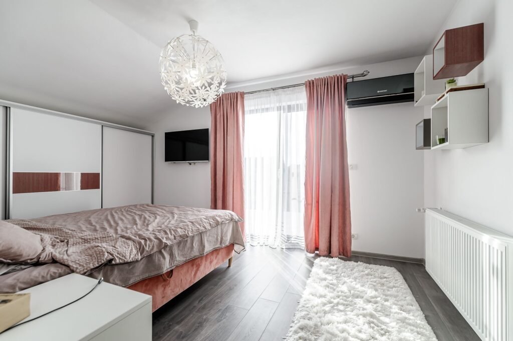 Casă modernă, finisaje premium – Vladimirescu, lângă Arad De vânzare Casă modernă, finisaje premium – Vladimirescu, lângă Arad în zona Arad 4 camere 3 dormitoare Arad 7