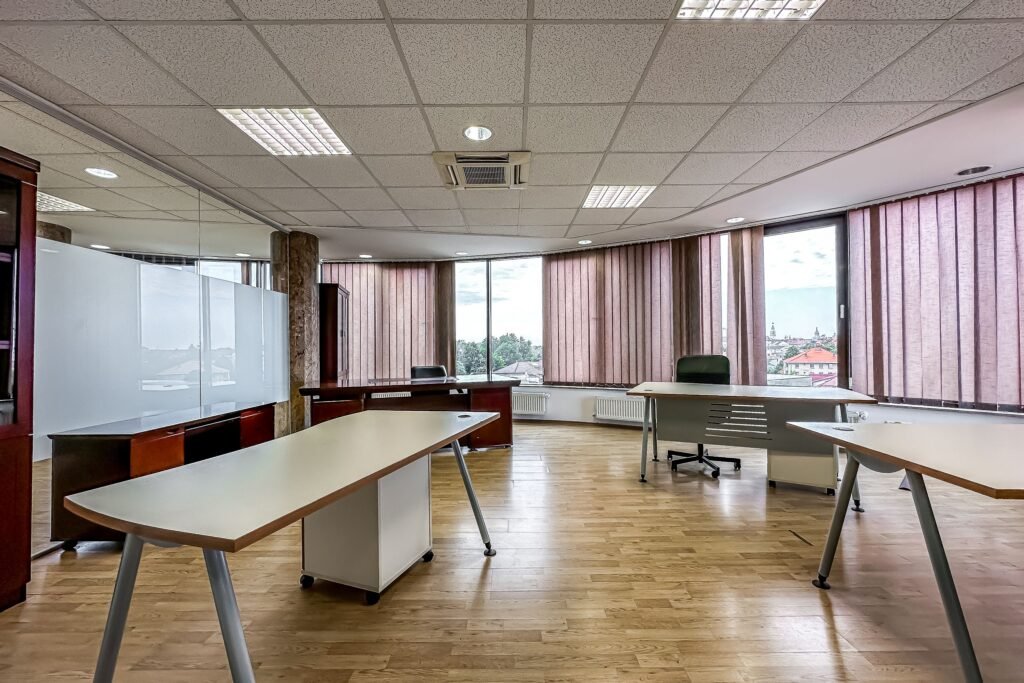 De închiriat Închiriere spațiu de birouri premium în centru Arad în zona Ultracentral 4 camere Arad 1