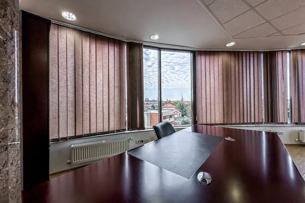 De închiriat Închiriere spațiu de birouri premium în centru Arad în zona Ultracentral 4 camere Arad 1