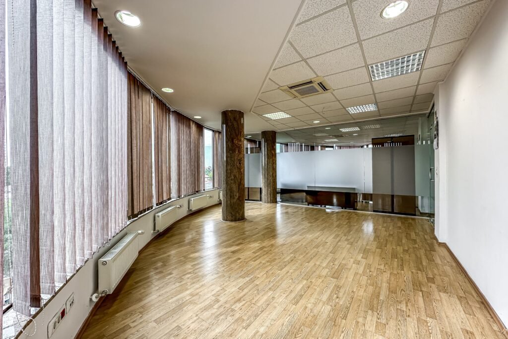 De închiriat Închiriere spațiu de birouri premium în centru Arad în zona Ultracentral 4 camere Arad 1