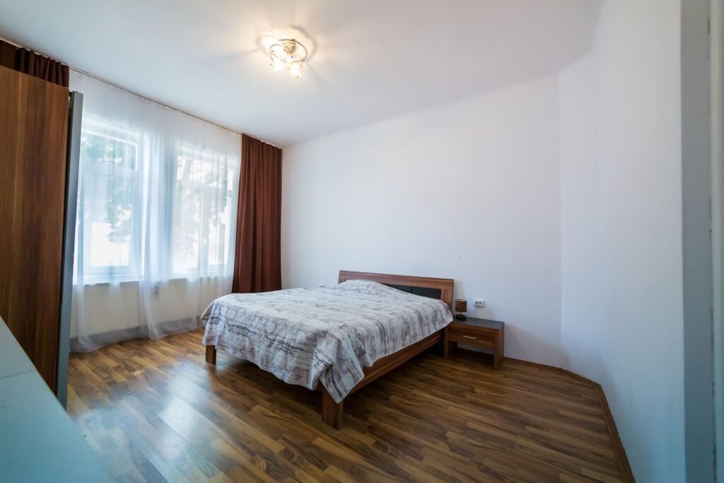 De vânzare PRET NOU! Apartament spatios 4 camere – COMISION 0% în zona Parneava 4 camere 2 dormitoare Arad 1