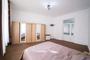 PRET NOU! Apartament spatios 4 camere – COMISION 0% De vânzare PRET NOU! Apartament spatios 4 camere – COMISION 0% în zona Parneava 4 camere 2 dormitoare Arad 2