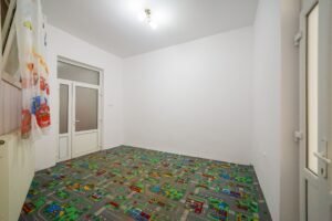PRET NOU! Apartament spatios 4 camere – COMISION 0% De vânzare PRET NOU! Apartament spatios 4 camere – COMISION 0% în zona Parneava 4 camere 2 dormitoare Arad 4