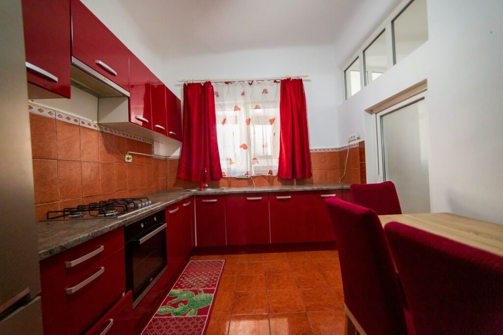 De vânzare PRET NOU! Apartament spatios 4 camere – COMISION 0% în zona Parneava 4 camere 2 dormitoare Arad 6