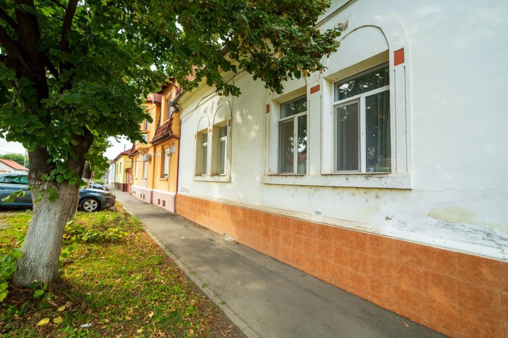 PRET NOU! Apartament spatios 4 camere – COMISION 0% De vânzare PRET NOU! Apartament spatios 4 camere – COMISION 0% în zona Parneava 4 camere 2 dormitoare Arad 8