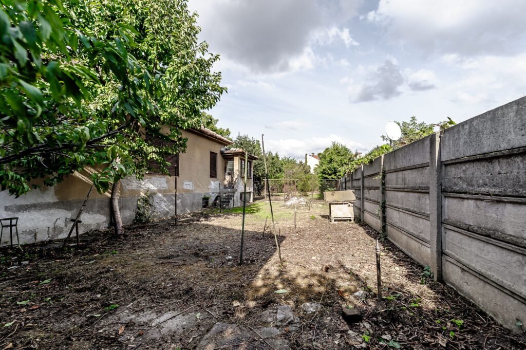 Proprietate REZERVATĂ! Casă din centru în Arad. De vânzare Proprietate REZERVATĂ! Casă din centru în Arad. în zona Central 5 camere 3 dormitoare Arad 11