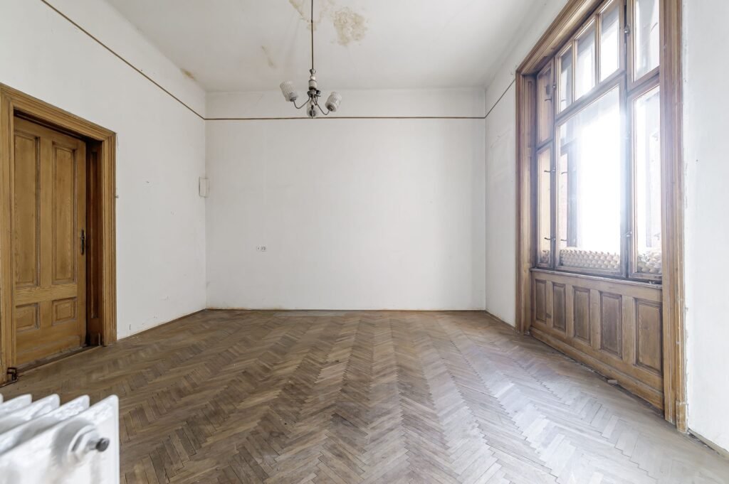 VANDUT ! Apartament cu 4 camere în Palatul Bohuș, Arad Fără comision! Apartament cu 4 camere în Palatul Bohuș, Arad în zona Ultracentral 4 camere 3 dormitoare Arad 2