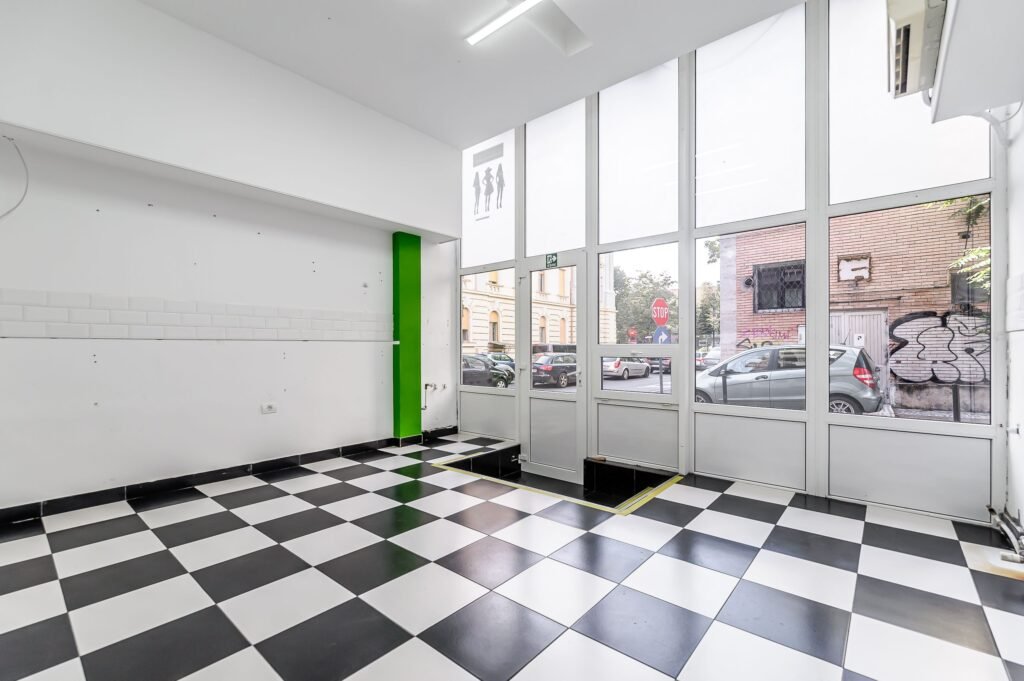 Închiriere Spațiu Comercial Central De închiriat Închiriere Spațiu Comercial Central în zona Central 2 camere Arad 2