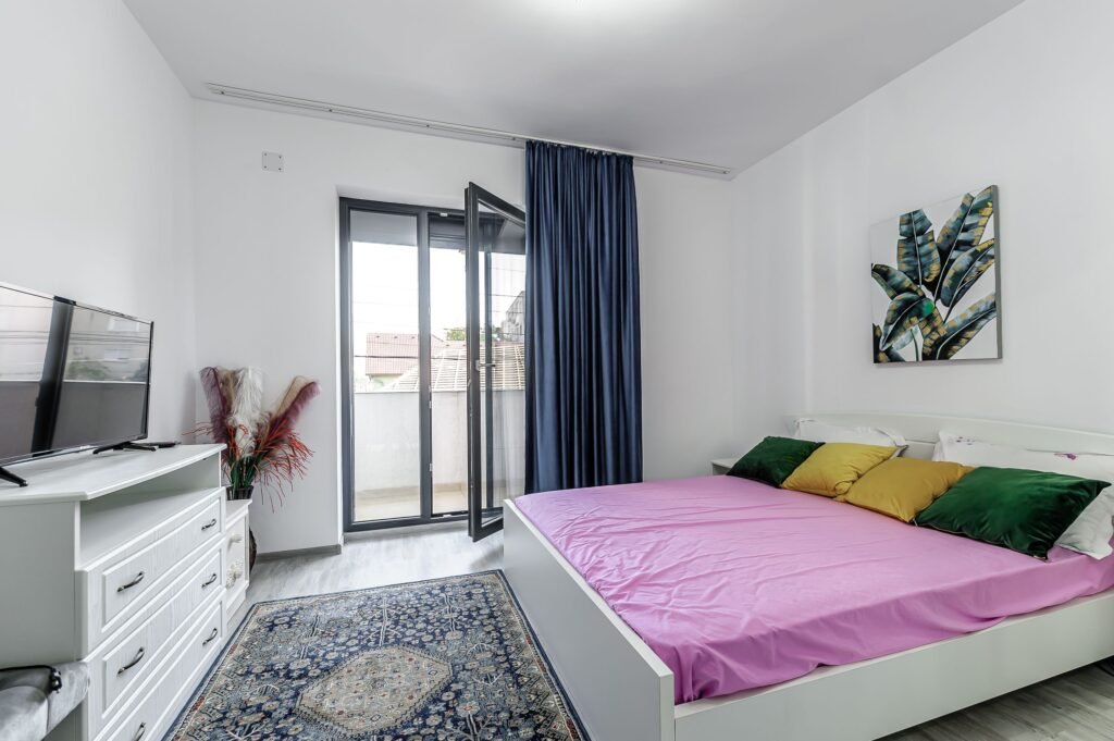 De vânzare REZERVAT! Apartament modern cu 3 camere – Bloc nou, Vlaicu – Etaj 1 în zona Aurel Vlaicu 3 camere 2 dormitoare Arad 4