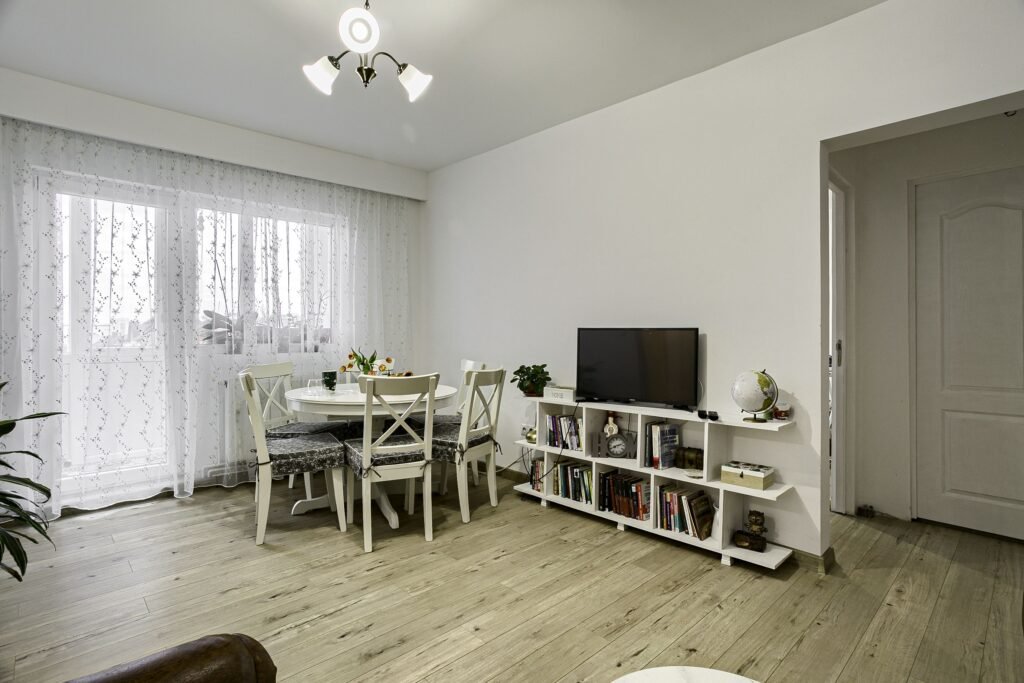 Fără comision! Apartament spatios cu 4 camere la 1 minut de teatru în zona Central 4 camere 3 dormitoare Arad 1