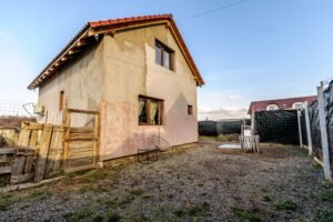 De vânzare PROPRIETATE REZERVATĂ! Casă cochetă lângă pădure, în Zădăreni. în zona Arad 3 camere 2 dormitoare Arad 5