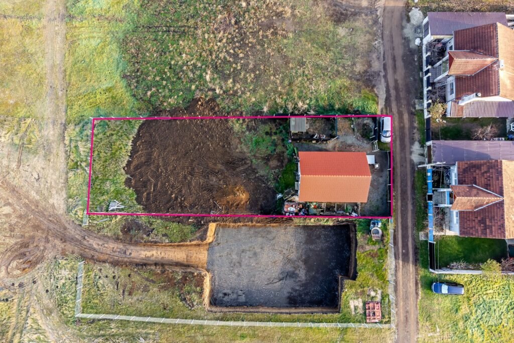 PROPRIETATE VÂNDUTĂ! Casă cochetă lângă pădure, în Zădăreni. De vânzare PROPRIETATE VÂNDUTĂ! Casă cochetă lângă pădure, în Zădăreni. în zona Arad 3 camere 2 dormitoare Arad 2