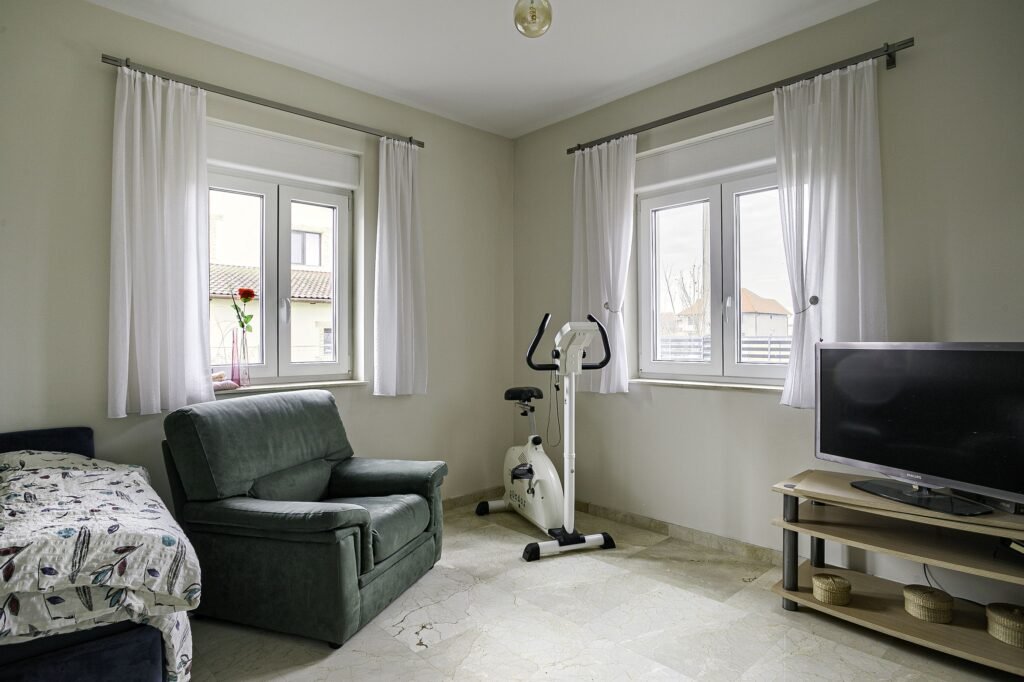 De vânzare REDUCERE Vila superba pe colt in cartierul Europa, Vladimirescu în zona Arad 5 camere 4 dormitoare Arad 1