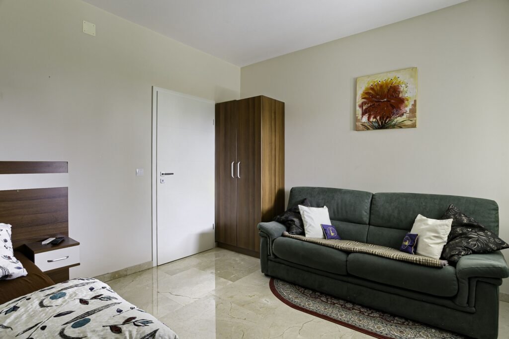 De vânzare REDUCERE Vila superba pe colt in cartierul Europa, Vladimirescu în zona Arad 5 camere 4 dormitoare Arad 1