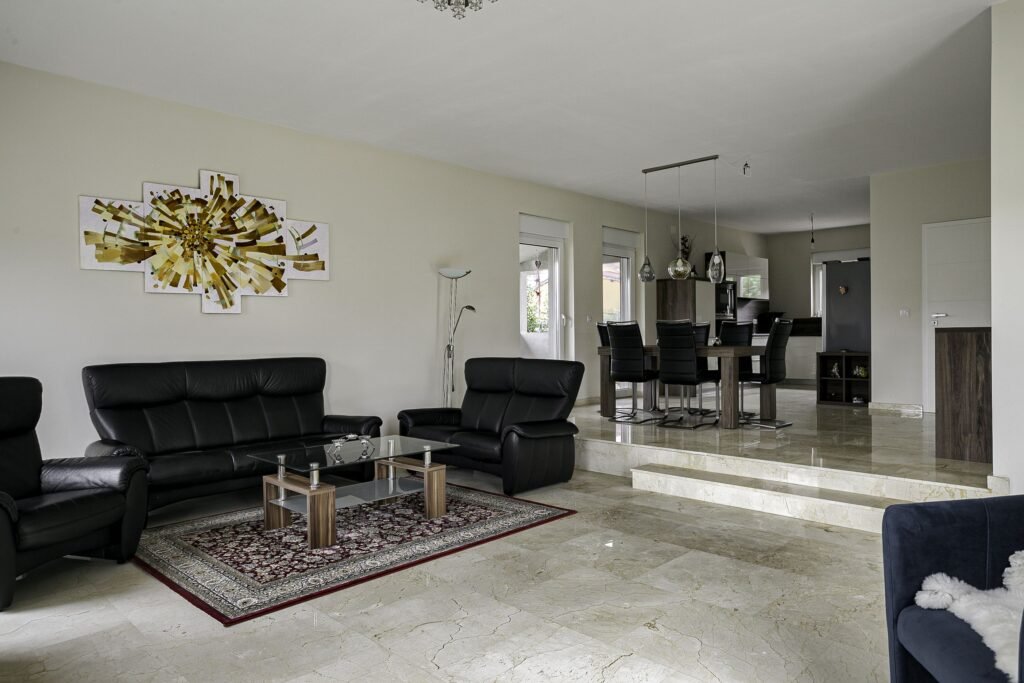 De vânzare REDUCERE Vila superba pe colt in cartierul Europa, Vladimirescu în zona Arad 5 camere 4 dormitoare Arad 1