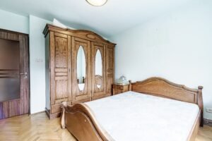 De vânzare REZERVAT! Apartament decomandat, etaj 1 cu balcon, Calea Iuliu Maniu. în zona Podgoria 3 camere 2 dormitoare Arad 2