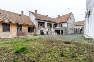 Casa din caramida – teren 612 mp – Centru Arad – COMISION 0% De vânzare Casa din caramida – teren 612 mp – Centru Arad – COMISION 0% în zona Boul Rosu 3 camere Arad 1