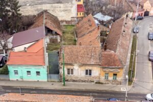 Casa din caramida – teren 612 mp – Centru Arad – COMISION 0% De vânzare Casa din caramida – teren 612 mp – Centru Arad – COMISION 0% în zona Boul Rosu 3 camere Arad 3