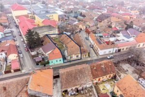 Casa din caramida – teren 612 mp – Centru Arad – COMISION 0% De vânzare Casa din caramida – teren 612 mp – Centru Arad – COMISION 0% în zona Boul Rosu 3 camere Arad 4