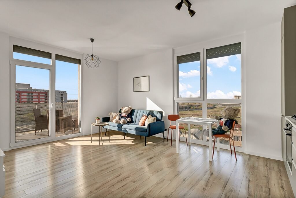 Redescoperă bucuria de a fi ACASĂ! Investește în inima Aradului De vânzare Redescoperă bucuria de a fi ACASĂ! Investește în inima Aradului în zona UTA 3 camere 2 dormitoare Arad 1