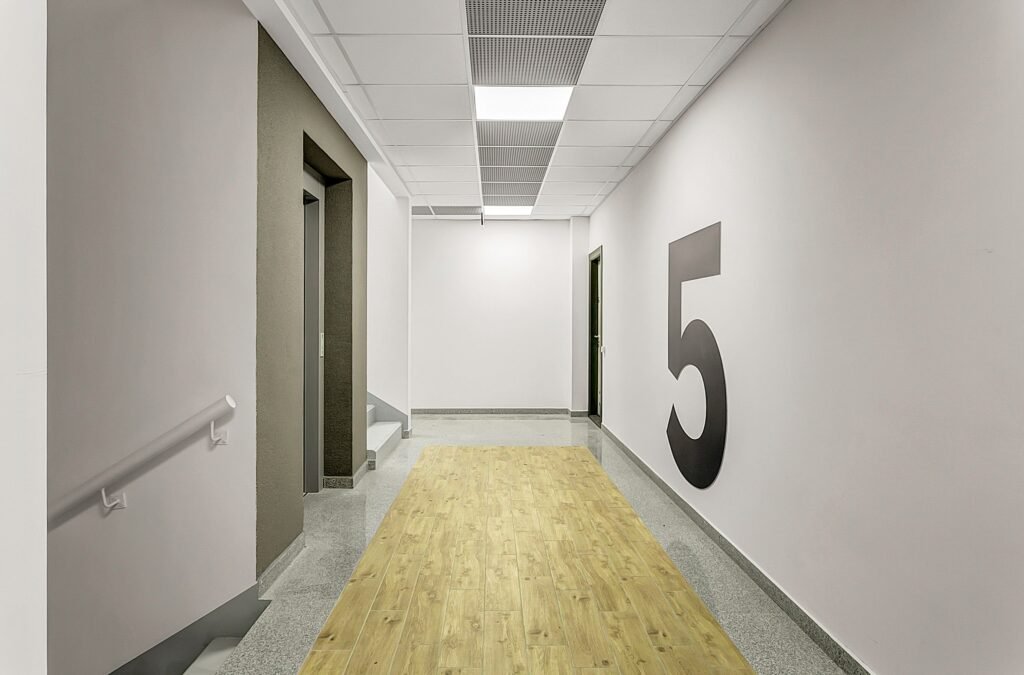 Redescoperă bucuria de a fi ACASĂ! Investește în inima Aradului De vânzare Redescoperă bucuria de a fi ACASĂ! Investește în inima Aradului în zona UTA 3 camere 2 dormitoare Arad 16
