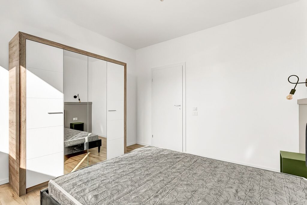 Redescoperă bucuria de a fi ACASĂ! Investește în inima Aradului De vânzare Redescoperă bucuria de a fi ACASĂ! Investește în inima Aradului în zona UTA 3 camere 2 dormitoare Arad 4