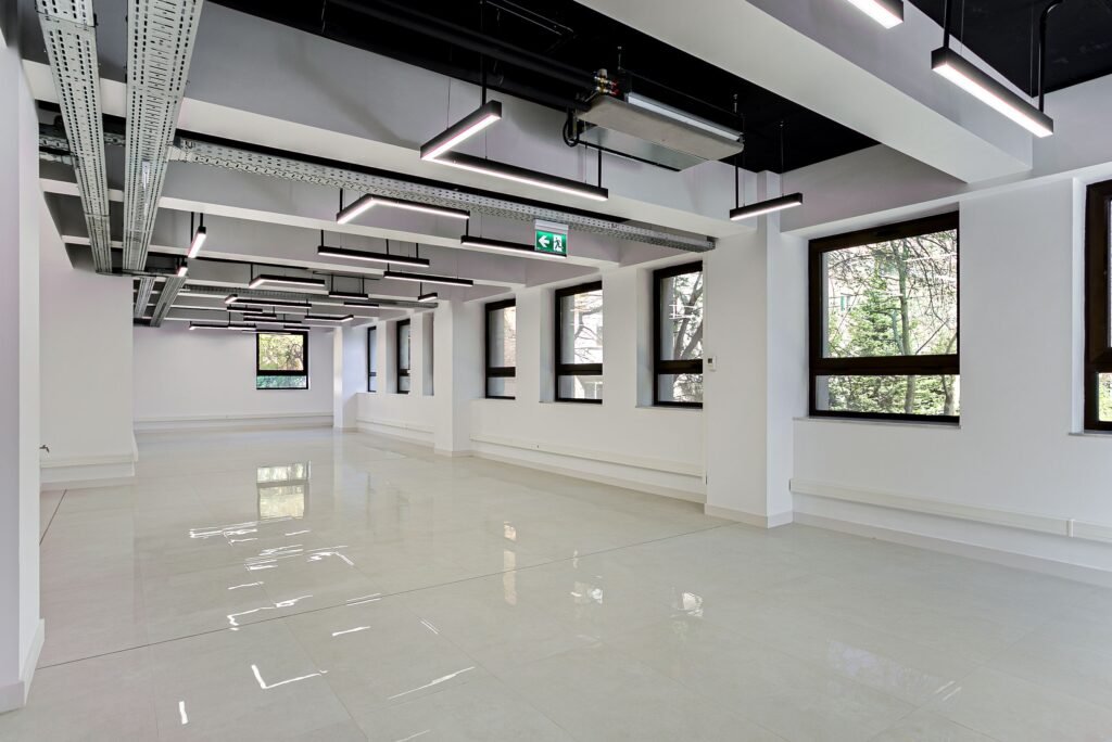 De închiriat Spațiu modern de inchiriat destinat clinicilor sau companiilor în zona Bancilor 7 camere Arad 1