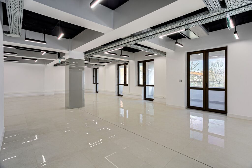 De închiriat Spațiu modern de inchiriat destinat clinicilor sau companiilor în zona Bancilor 7 camere Arad 1