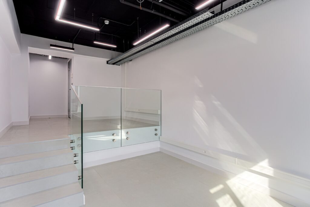 De închiriat Spațiu modern de inchiriat destinat clinicilor sau companiilor în zona Bancilor 7 camere Arad 1