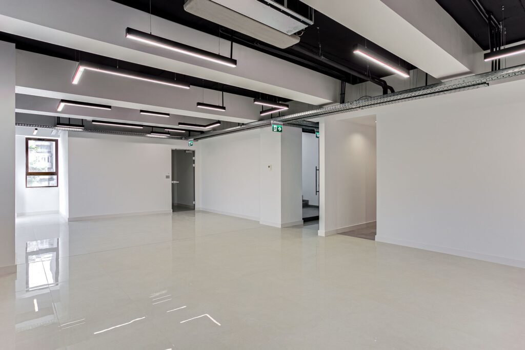 De închiriat Spațiu modern de inchiriat destinat clinicilor sau companiilor în zona Bancilor 7 camere Arad 1