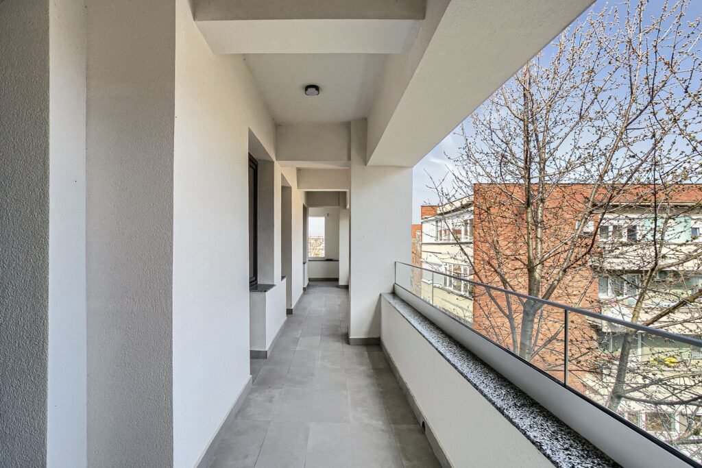 De închiriat Spațiu modern de inchiriat destinat clinicilor sau companiilor în zona Bancilor 7 camere Arad 1