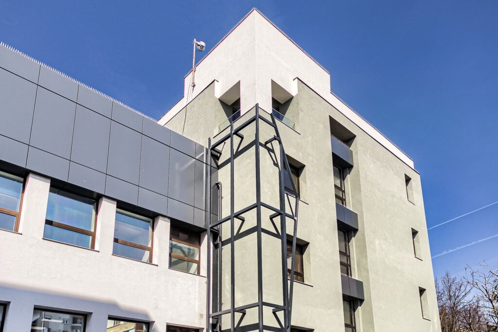 De închiriat Spațiu modern de inchiriat destinat clinicilor sau companiilor în zona Bancilor 7 camere Arad 1