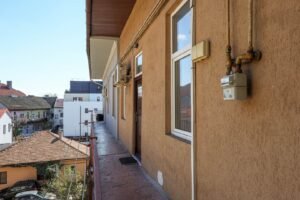 Apartament decomandat – Piata Avram Iancu – COMISION 0 % De vânzare Apartament decomandat – Piata Avram Iancu – COMISION 0 % în zona Ultracentral 2 camere 1 dormitor Arad 6
