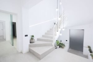 De vânzare Cladire cu destinatie multifunctionala in zona Podgoria Comision 0 în zona Central 15 camere Arad 1