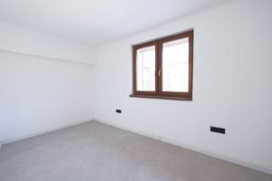 De vânzare Cladire cu destinatie multifunctionala in zona Podgoria Comision 0 în zona Central 15 camere Arad 8