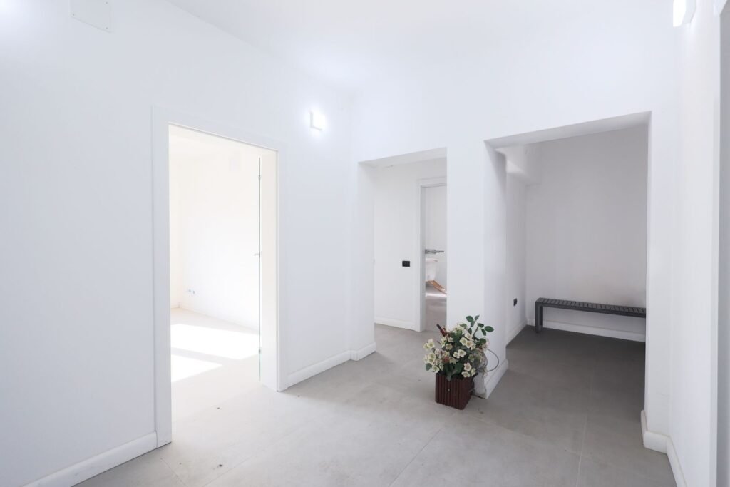 De închiriat Cladire situata Ultracentral D+P+1E+M de inchiriat Comision 0 în zona Central 15 camere Arad 6