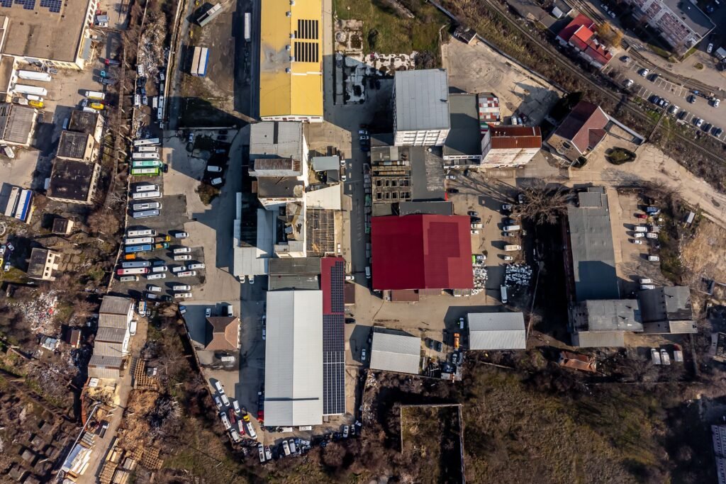 De vânzare Platforma industriala 3552 mp hale beton si 9883 mp teren în zona Aurel Vlaicu 15 camere Arad 6