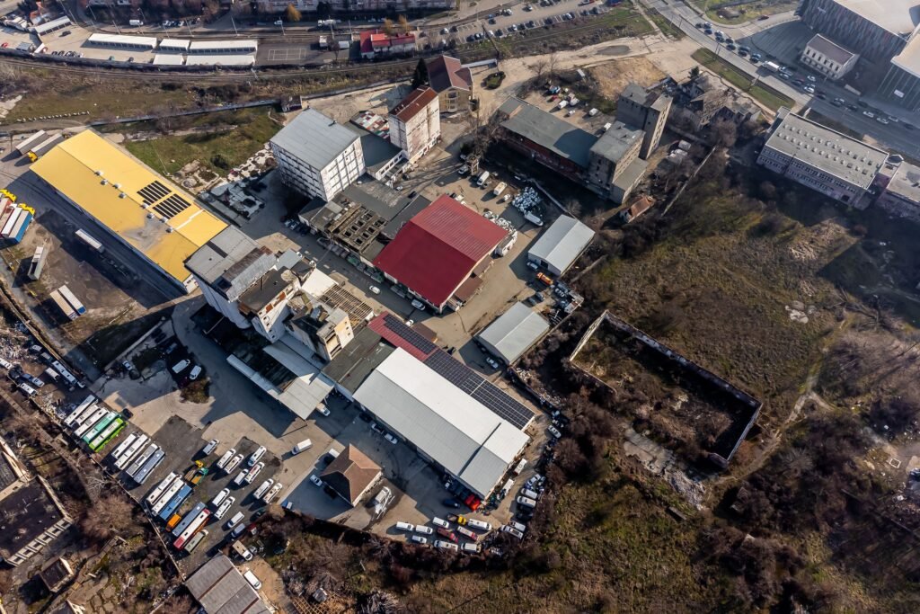 De vânzare Platforma industriala 3552 mp hale beton si 9883 mp teren în zona Aurel Vlaicu 15 camere Arad 7