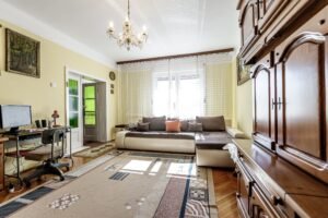 De vânzare Preț NOU! Casa P+2 în zona centrală Chișineu-Criș în zona Central 5 camere 3 dormitoare Arad 4