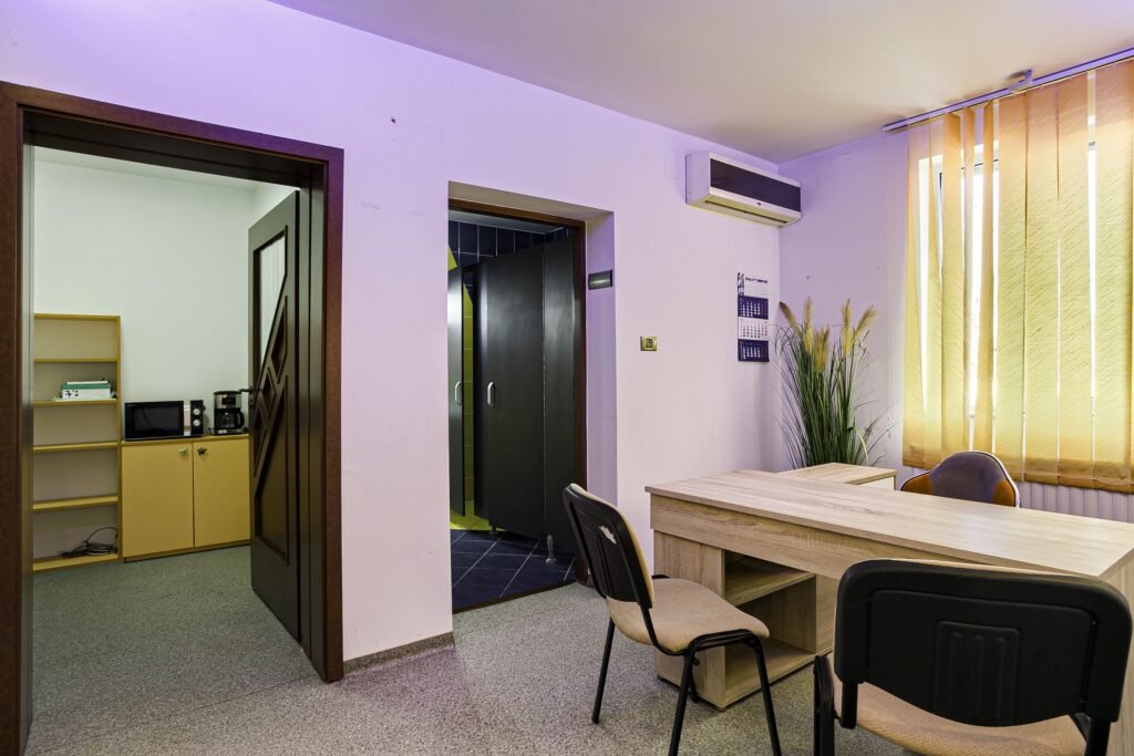 De închiriat Spatiu de birou in zona excelenta Comision 0 în zona UTA 3 camere Arad 2