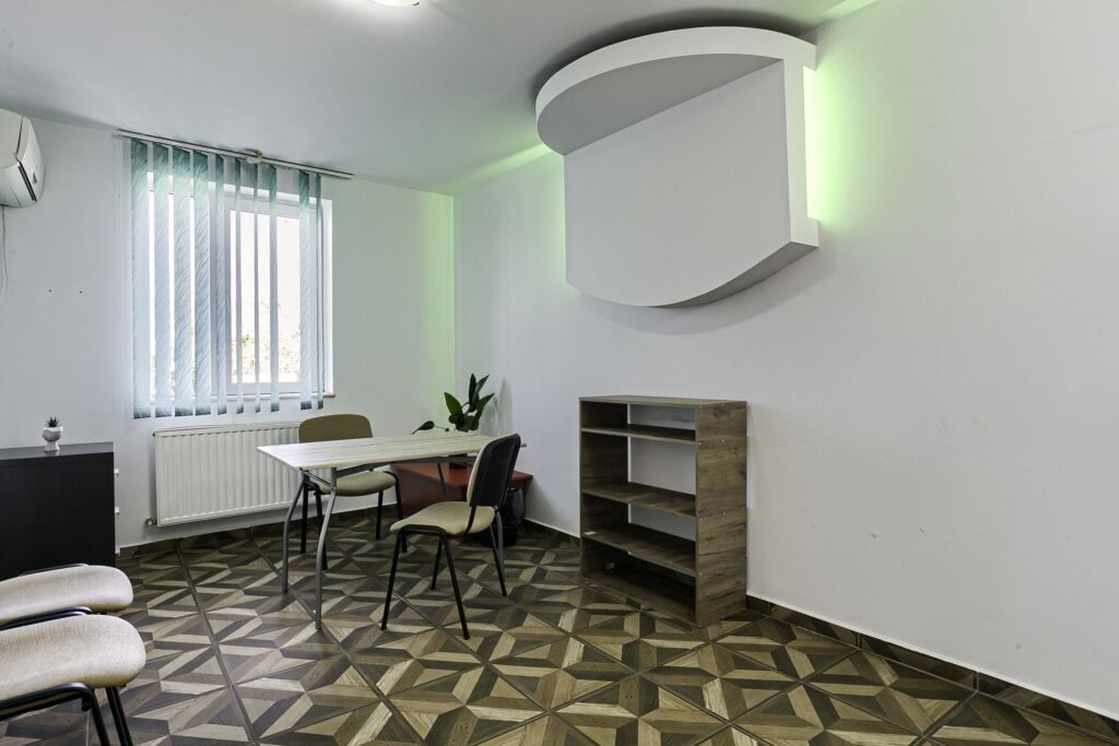 Spatiu ideal pentru afacerea ta in zona UTA Comision 0 De închiriat Spatiu ideal pentru afacerea ta in zona UTA Comision 0 în zona UTA 2 camere Arad 1