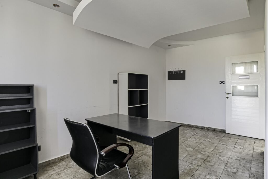 Spatiu ideal pentru afacerea ta in zona UTA Comision 0 De închiriat Spatiu ideal pentru afacerea ta in zona UTA Comision 0 în zona UTA 2 camere Arad 3