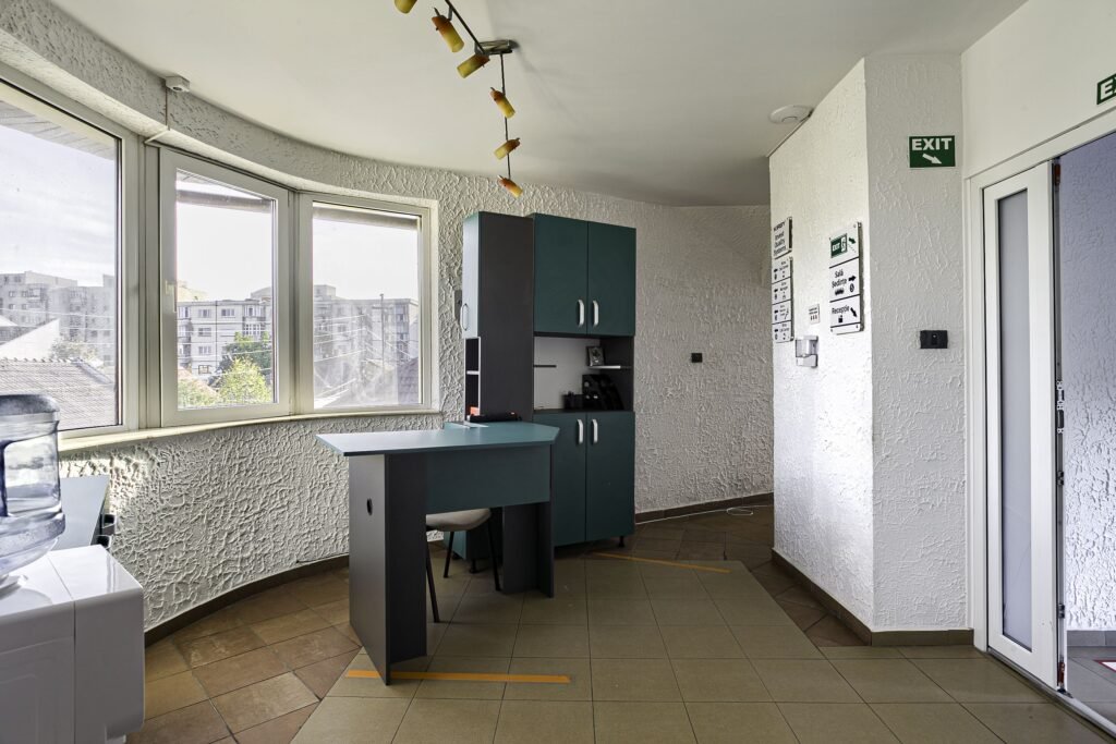 Spatiu ideal pentru afacerea ta in zona UTA Comision 0 De închiriat Spatiu ideal pentru afacerea ta in zona UTA Comision 0 în zona UTA 2 camere Arad 6