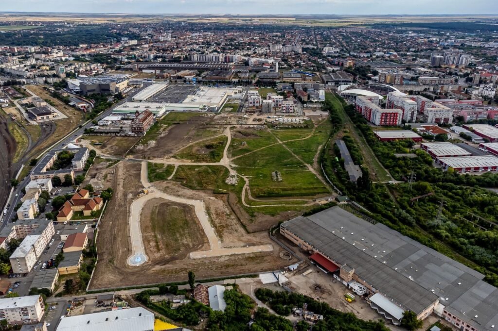 De vânzare Teren generos pentru casa ta, in mijlocul orașului FĂRĂ AGENȚIE în zona Aurel Vlaicu 3 camere Arad 1