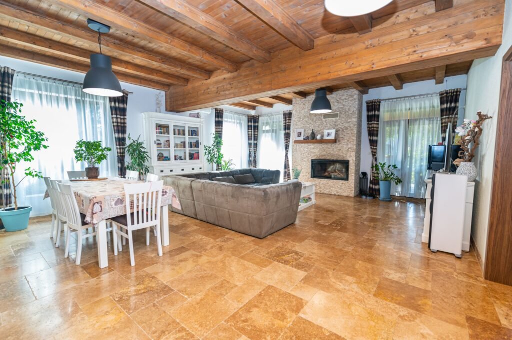 Vila premium cu teren generos! Confort și eficienta in Sanleani De vânzare Vila premium cu teren generos! Confort și eficienta in Sanleani în zona Arad 4 camere 3 dormitoare Arad 2