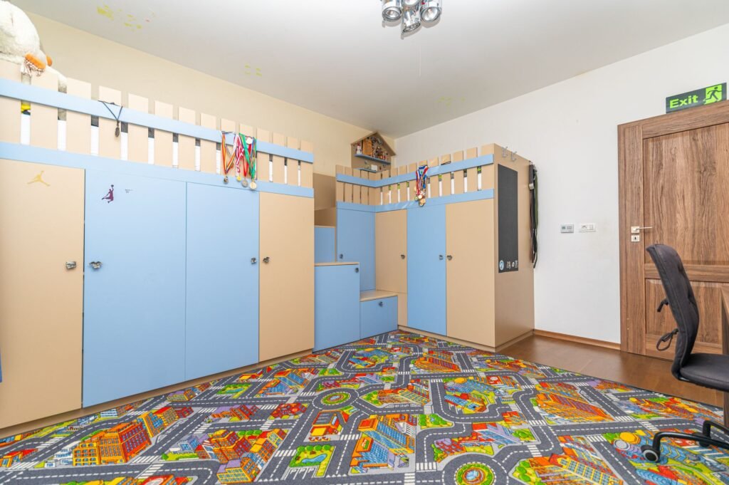 Vila premium cu teren generos! Confort și eficienta in Sanleani De vânzare Vila premium cu teren generos! Confort și eficienta in Sanleani în zona Arad 4 camere 3 dormitoare Arad 5