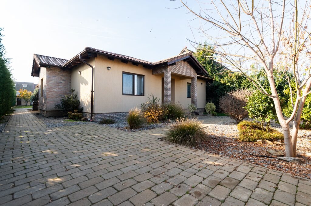 Vila premium cu teren generos! Confort și eficienta in Sanleani De vânzare Vila premium cu teren generos! Confort și eficienta in Sanleani în zona Arad 4 camere 3 dormitoare Arad 9