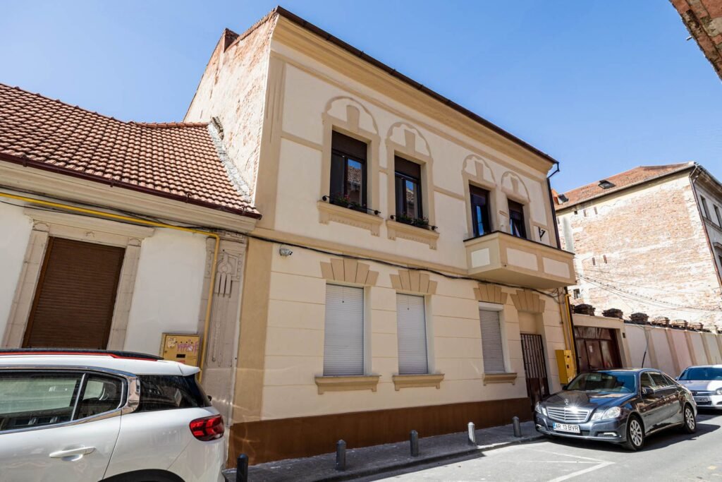 De vânzare Apartament 3 camere – Central – mobilat & utilat – COMISION 0% în zona Central 3 camere 2 dormitoare Arad 1