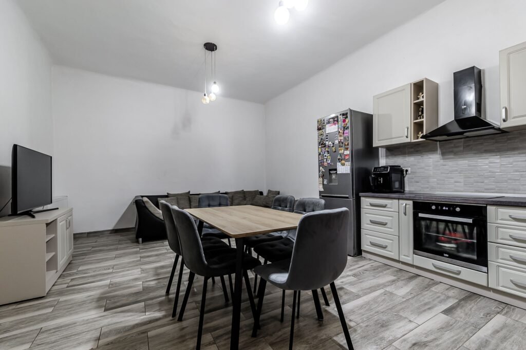 De vânzare Apartament 3 camere – Central – mobilat & utilat – COMISION 0% în zona Central 3 camere 2 dormitoare Arad 3